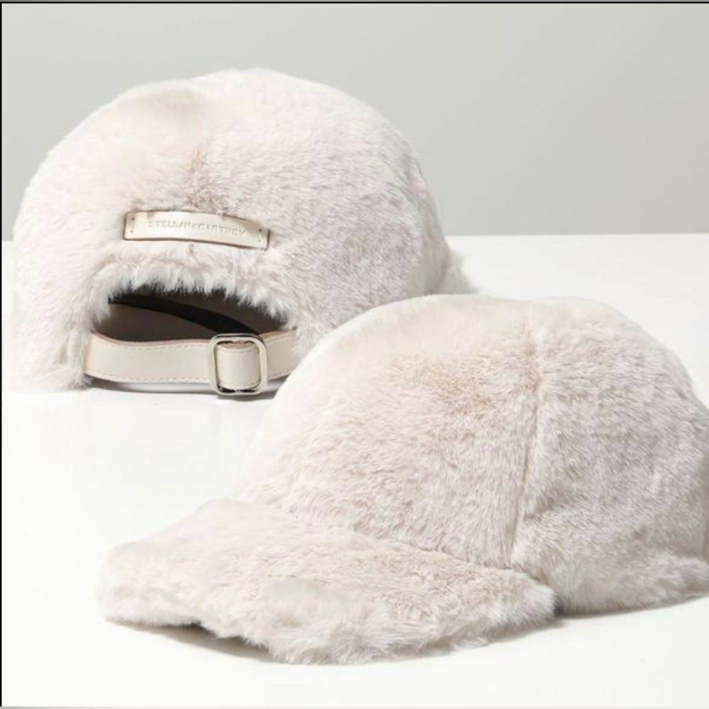 STELLA McCARTNEY IVORY FAUX FUR CAP, FEATURES CURVED PEAK, AN ADUSTIBLE STRAP - Picture 16 of 16
